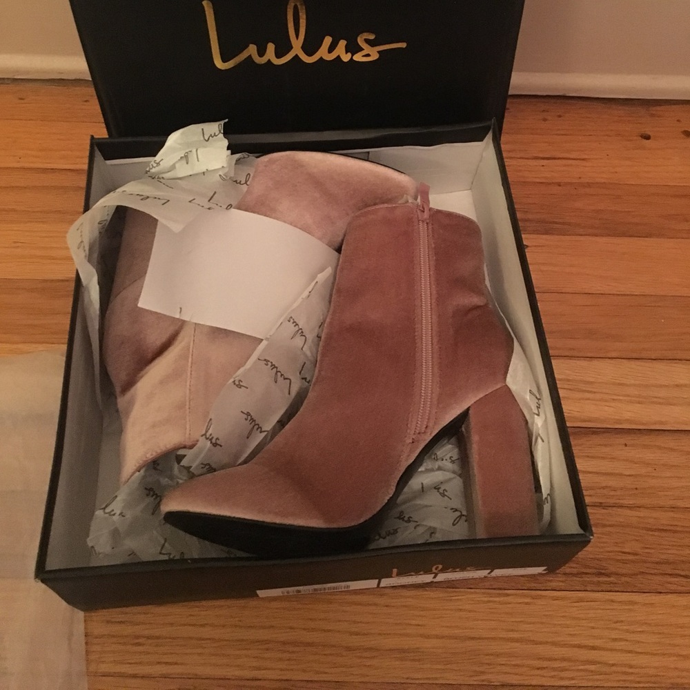 NWT Rooney Blush Velvet Ankle Booties - Picture 6 of 8